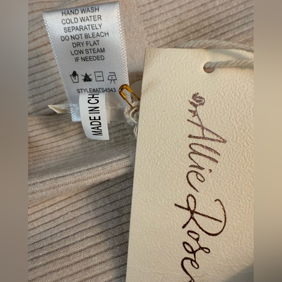 🔴 Allie Rose peach ribbed buttons in the back top - Picture 7 of 7